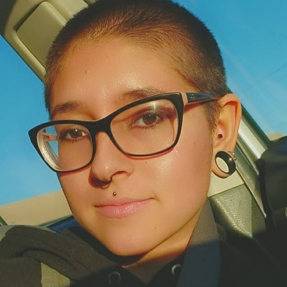 Meet your Posher, Daniela - Picture 1 of 1